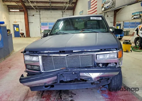 1998 Chevrolet Tahoe K1500 z USA, uszkodzony, nr VIN 1GNEK13R6WJ329053